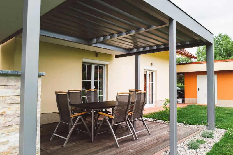 Custom-built pergola over an outdoor dining area in Perth